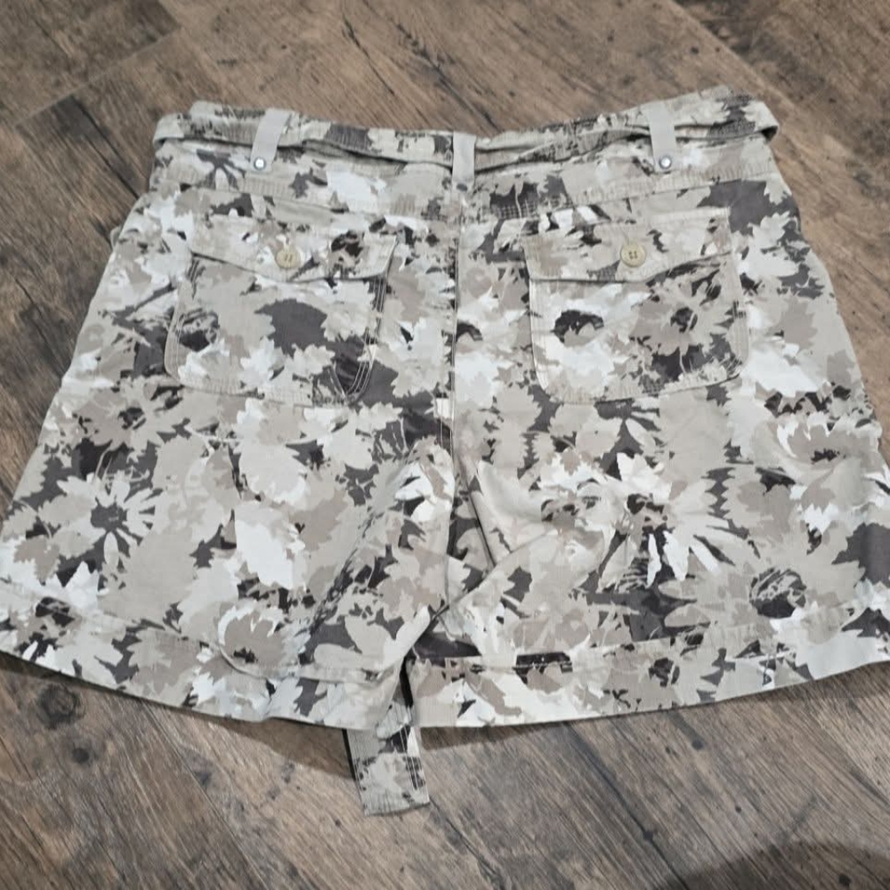 Gloria Vanderbilt Womens shorts sz 10 - Picture 2 of 3